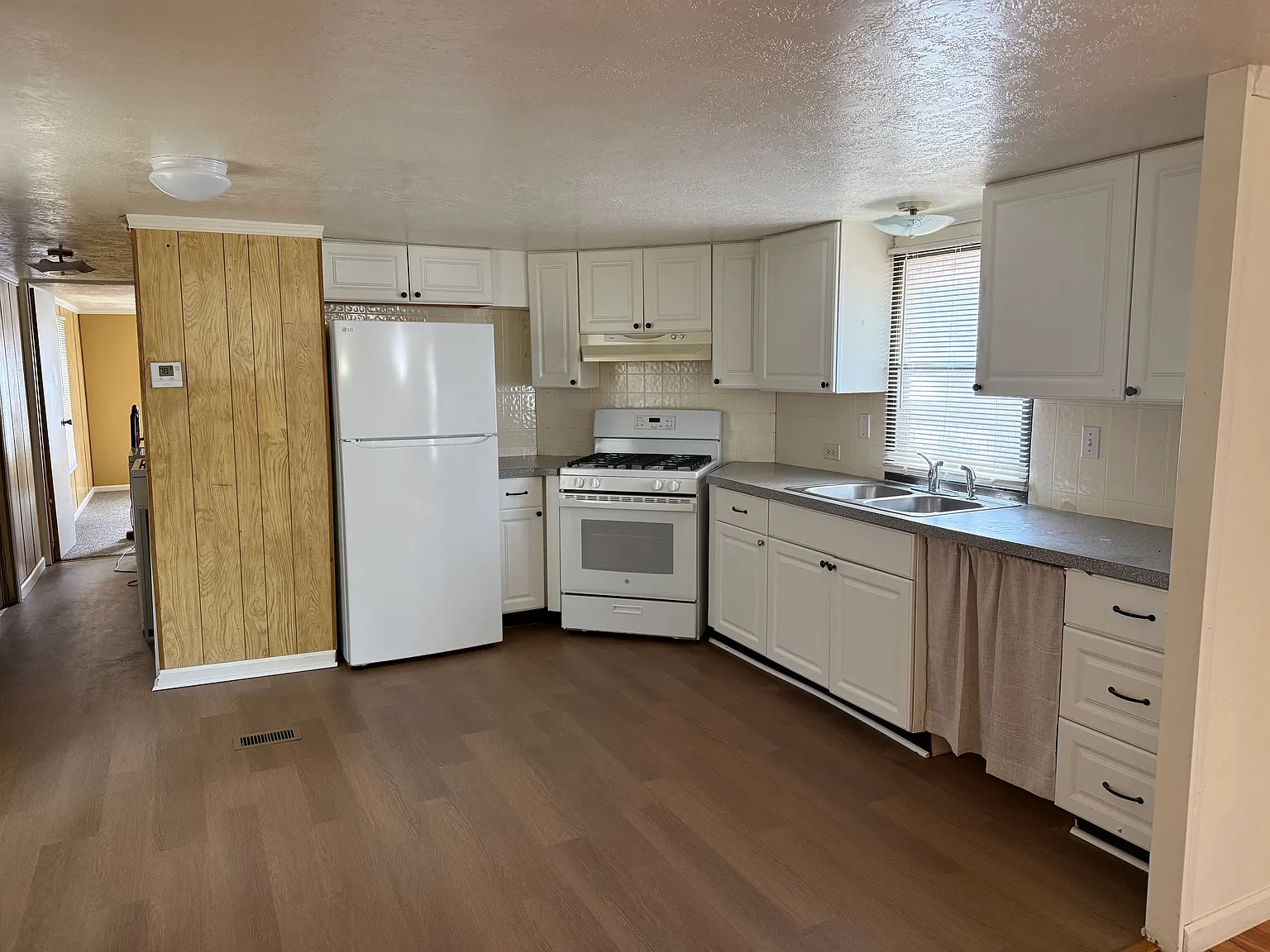 2 bed, $950 — Photo 2