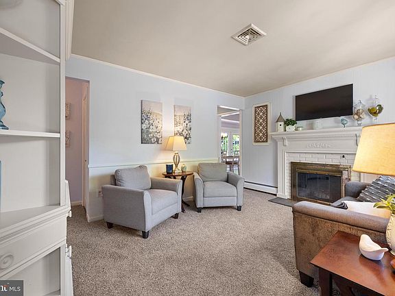 4th image of 83 Pindale Dr