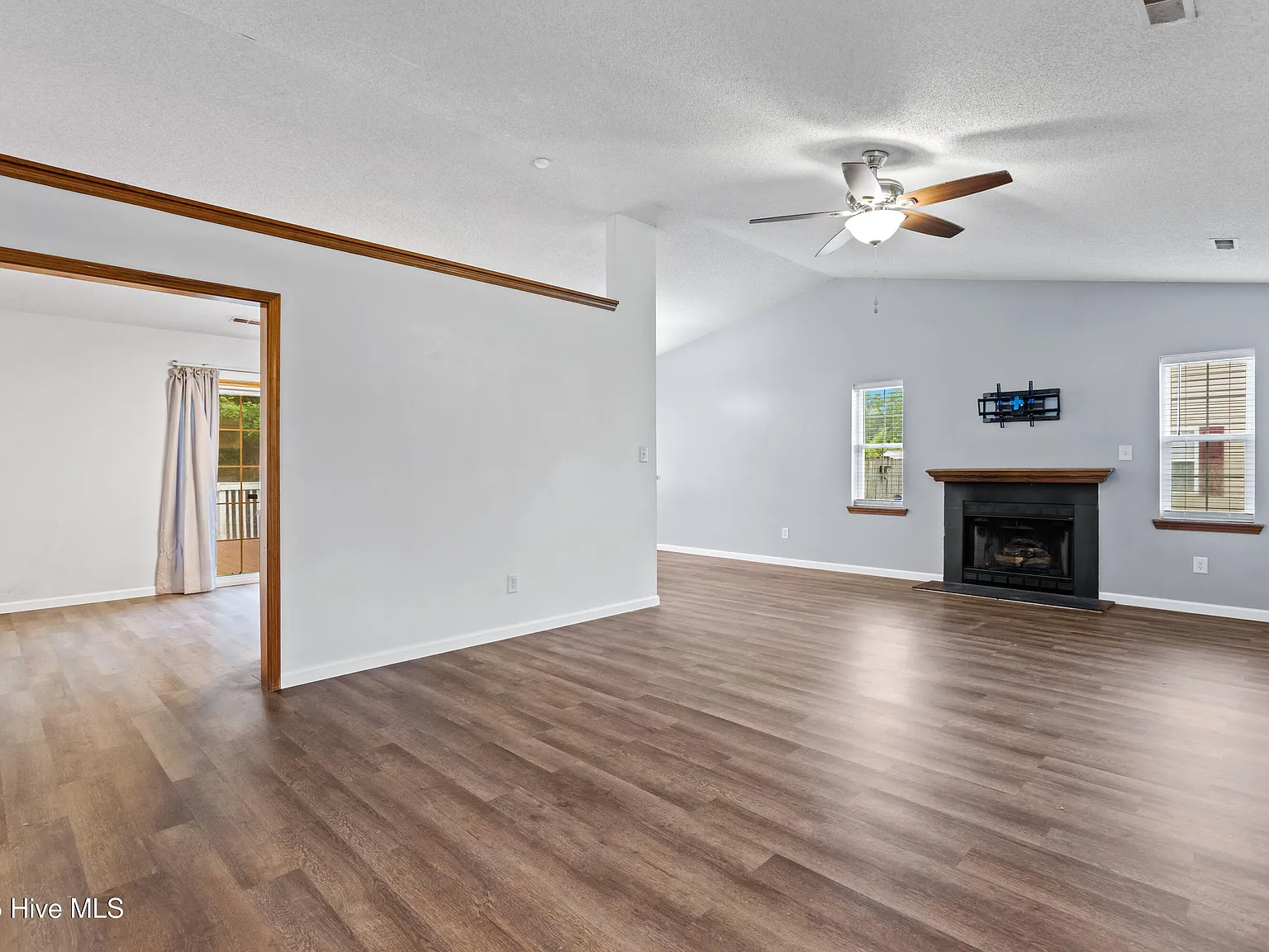3 bed, 2.0 bath, $1,600 — Photo 4