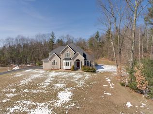 17 Osgood St, Windham, NH 03087