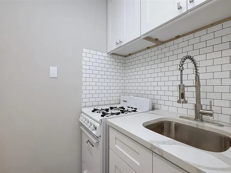 1747 Wroxton Ct #6 — Photo 7