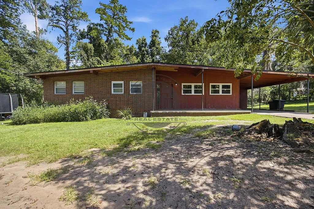 3 bed, 1.5 bath, 1173 sqft, $1,550 — Photo 2