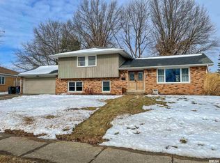 1905 Highwood Ave, Pekin, IL 61554