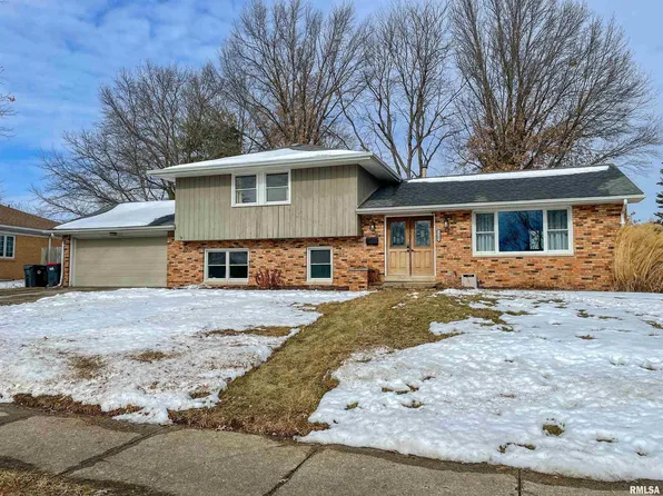 1905 Highwood Ave, Pekin, IL 61554