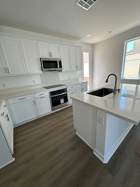4 bed, 1856 sqft, $3,200 — Photo 4