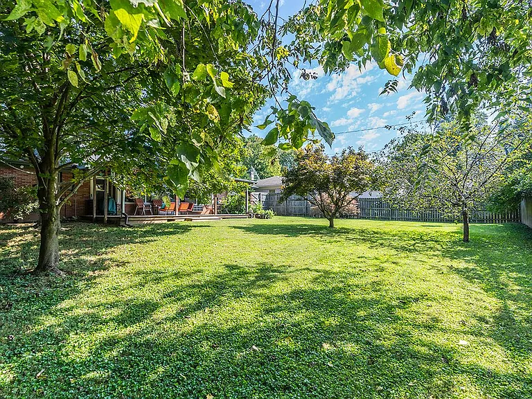 520 Albany Rd — Photo 27