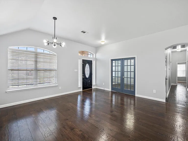 2204 Windcastle Dr — Photo 9
