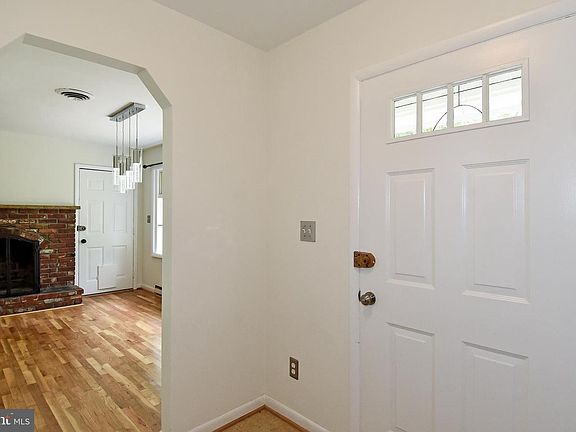 2nd image of 5006 Lee Hill Cir