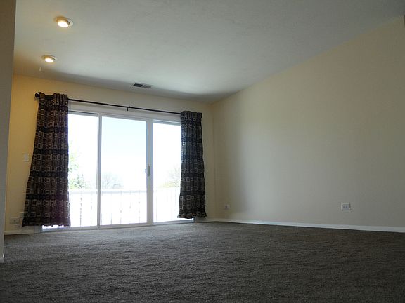 4th image of 307 Wildberry Ct Unit D2