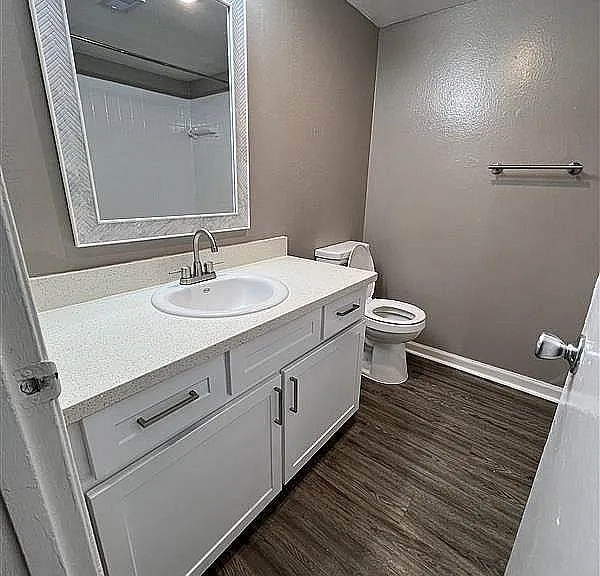 Trailwood Village Apartments - 3 Bedroom Bathroom