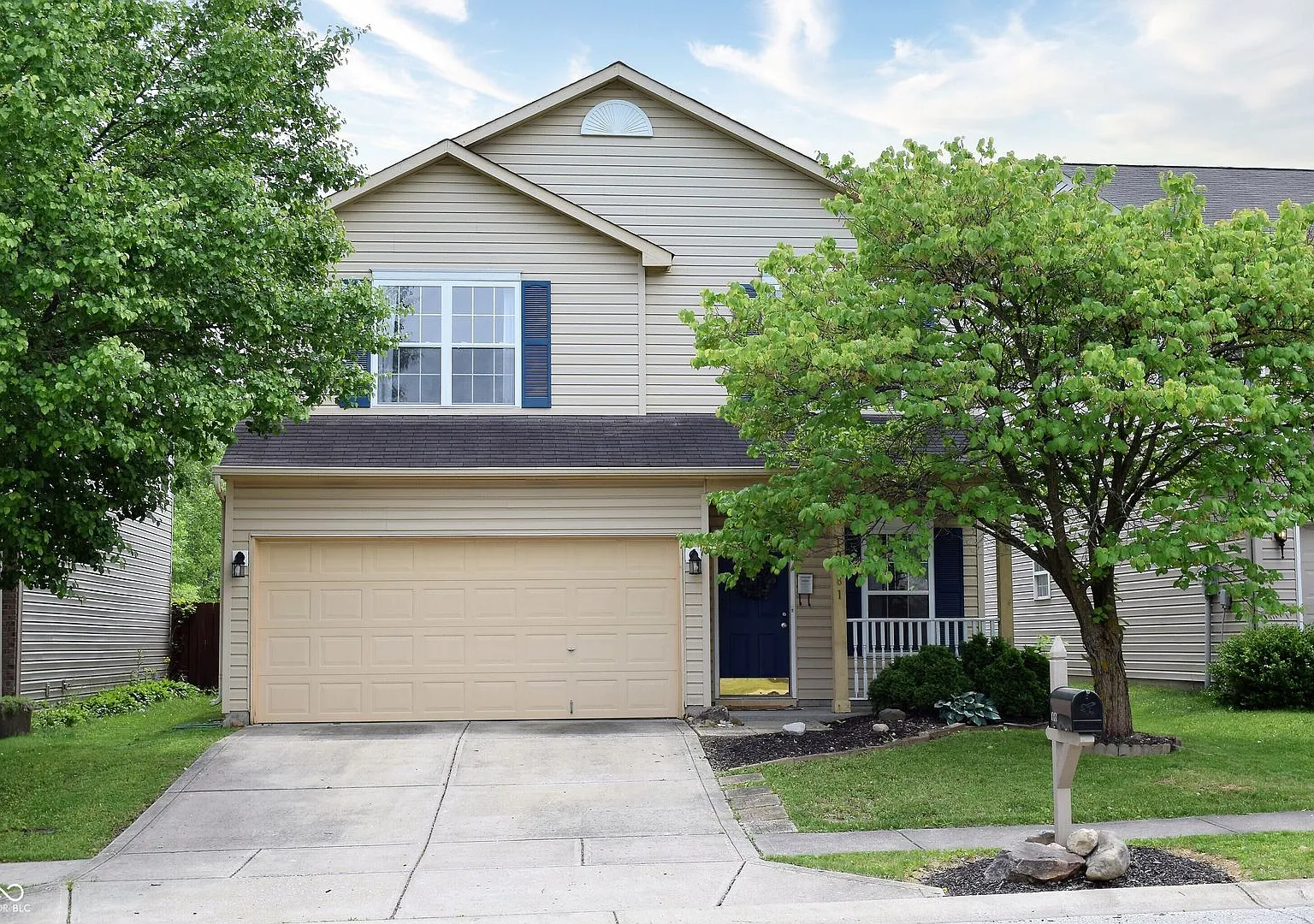 Spacious 3 Bedroom w/fenced yard in Avon! — Photo 1