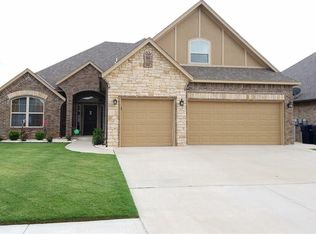 9904 SW 28th St, Yukon, OK 73099