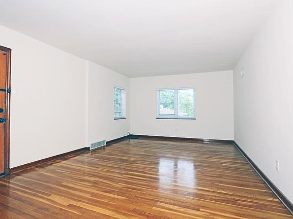 2nd image of 5900 Loughborough Ave