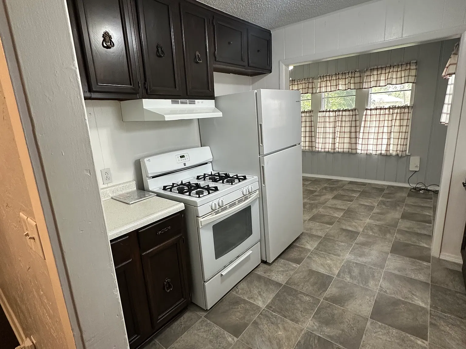 2 bed, 1053 sqft, $850 — Photo 2
