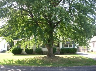 1985 E Cherry Street Ct, Springfield, MO 65802