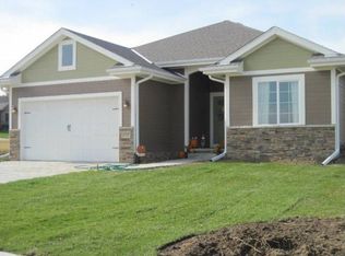 10208 Rosewater Pkwy, Bennington, NE 68007