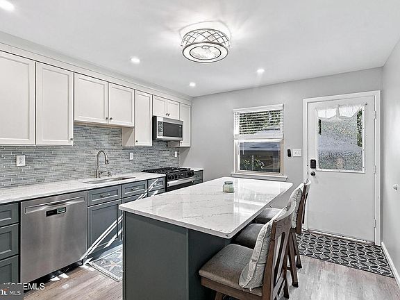 4th image of 730 Kevin Ct