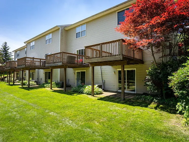 970 Ada Place Dr SE — Photo 2