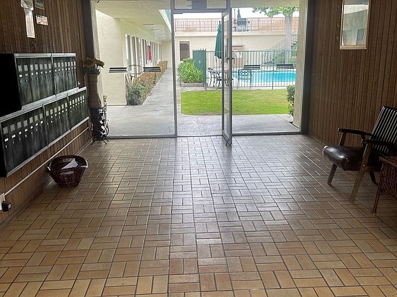 4th image of 14111 Cordary Ave #200