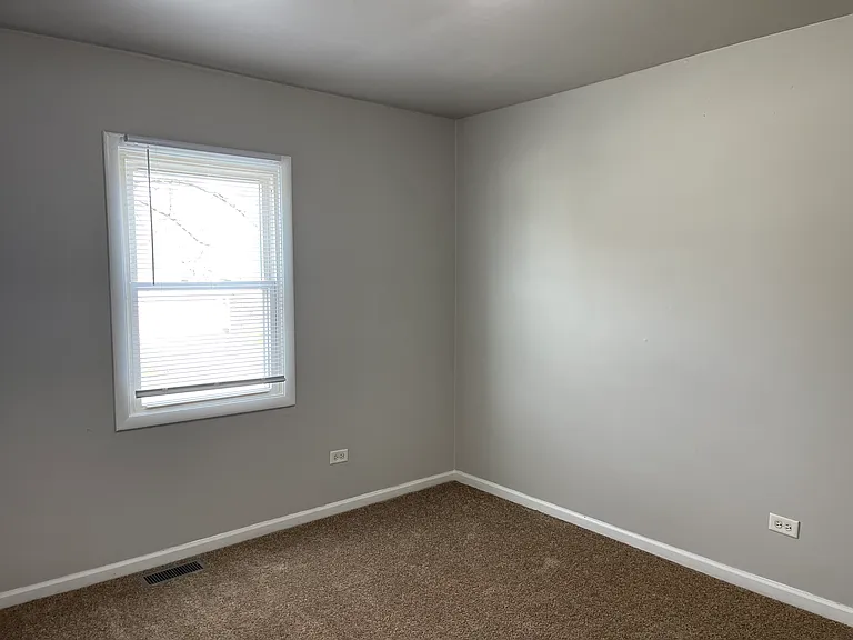 22127 Belmont Rd — Photo 9