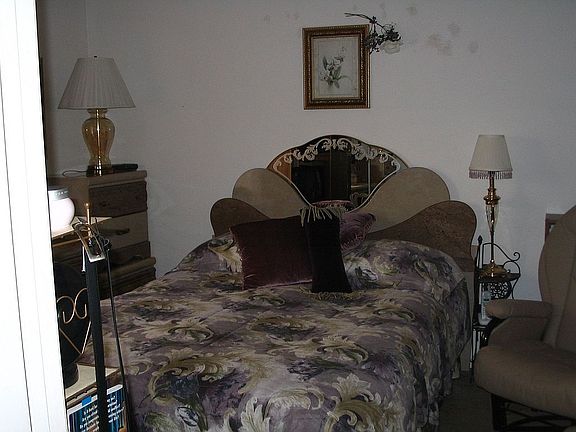 Master Bedroom w/vaulted ceilings!