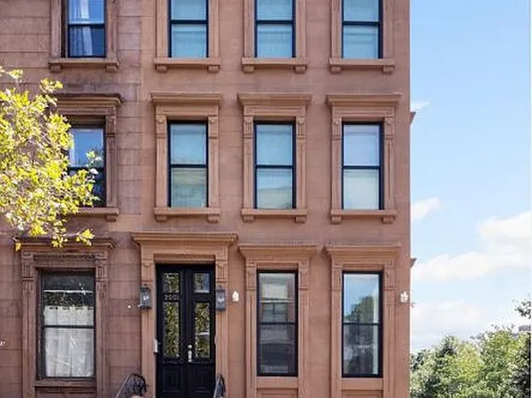 2001 5th Ave, New York, NY 10035