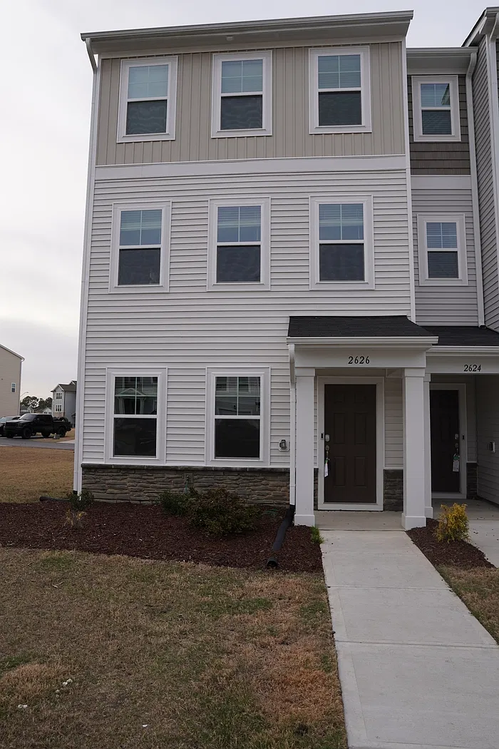 3 bed, 3.5 bath, 1786 sqft, $1,824 — Photo 1
