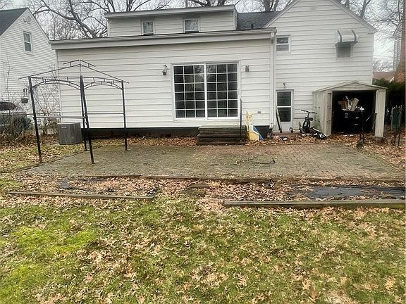 2nd image of 1663 Lyndhurst Rd