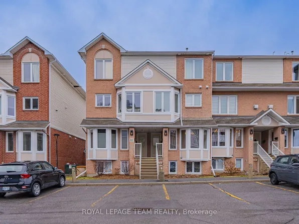 1615 Locksley Ln, Ottawa, ON K1J 1B6