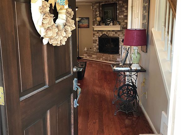 2nd image of 10618 Archmont Dr