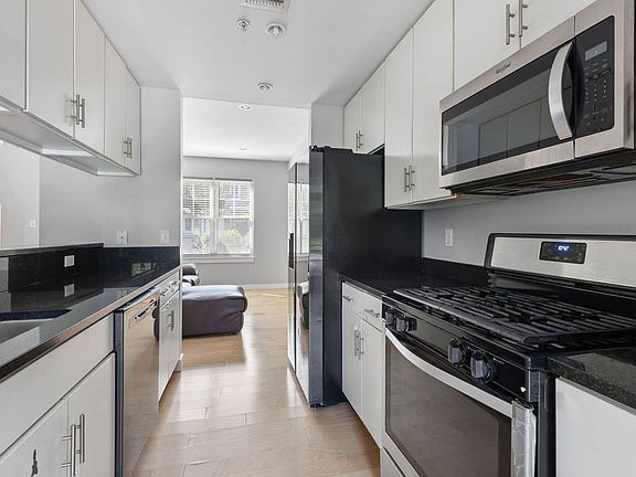 4th image of 12 Blue Jay Cir