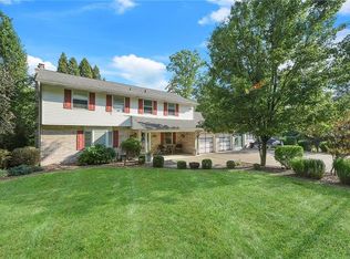 296 Shafer Rd, Coraopolis, PA 15108