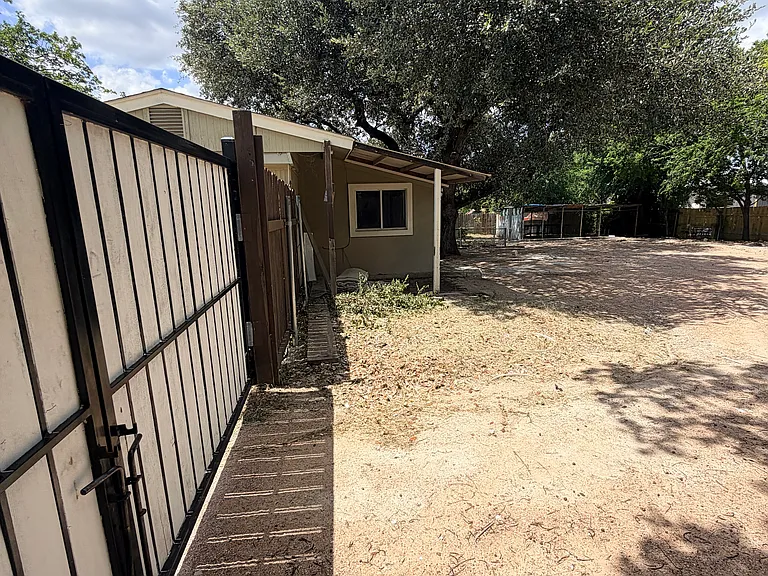 2102 Bois Darc Ln — Photo 20