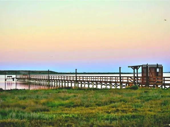 148 Sunrise Dr, Rockport, TX 78382