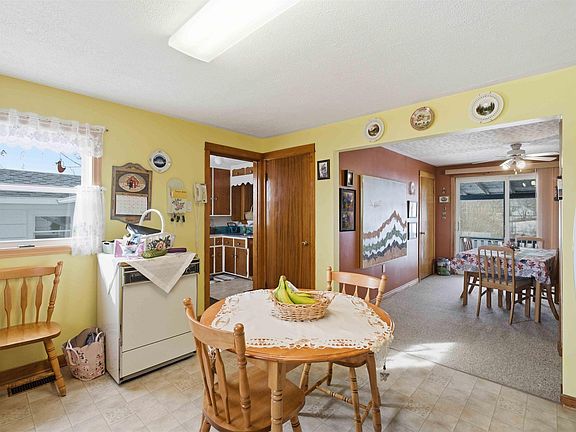 5th image of 1535 Victoria Rd