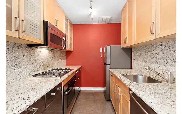 Sold by Douglas Elliman | media 18