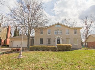 8121 Saint James Dr, Grosse Ile, MI 48138