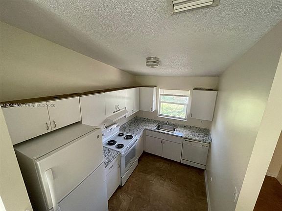 2nd image of 6031 SW 36th Ct