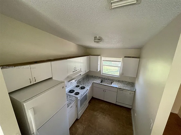 6031 SW 36th Ct #REAR — Photo 2