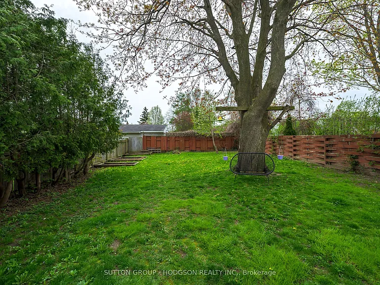 111 Lincoln Pl — Photo 2