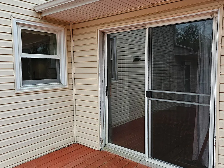 2037 Dewey Dr — Photo 12