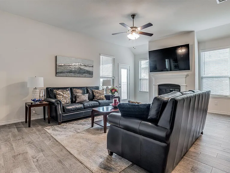 3208 Brady Starr Dr — Photo 3