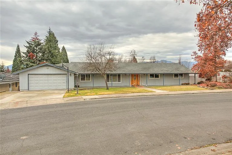472 Picadilly Cir photo 1