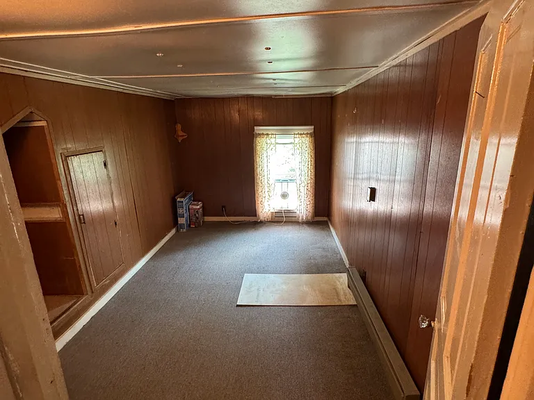 216 N Capital Ave — Photo 6