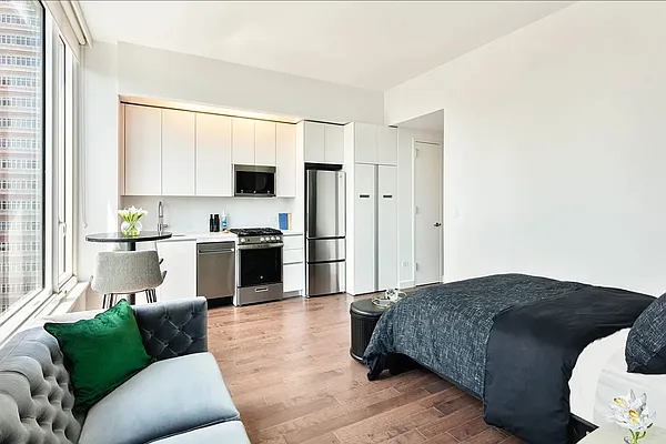 Rented by Mossanen Group | media 28