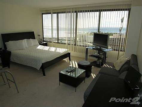 05 DB2720 Living area