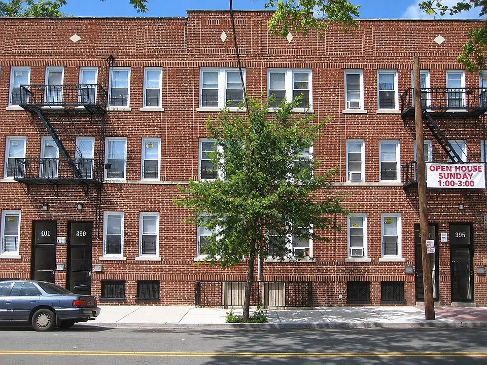 398 13th Ave #8