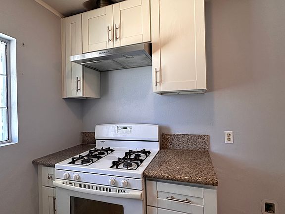 5th image of 3687 Pioneer Dr