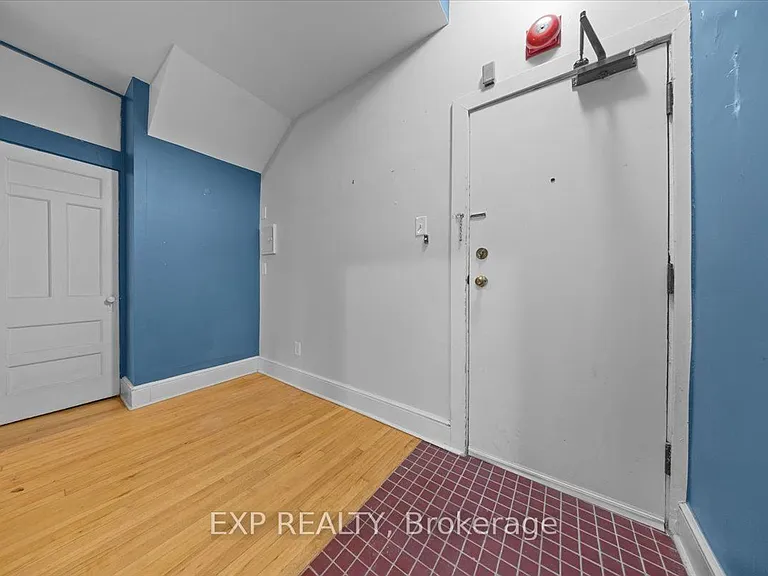 484 Gilmour St #1 — Photo 3