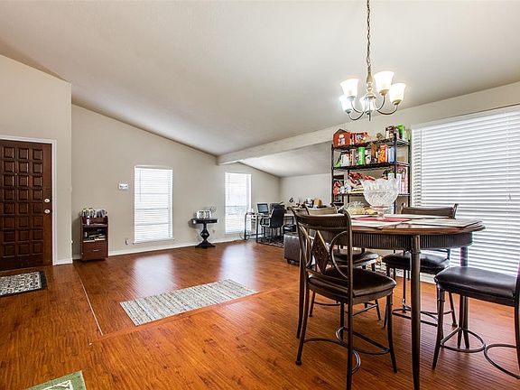2nd image of 1506 Camelia Dr